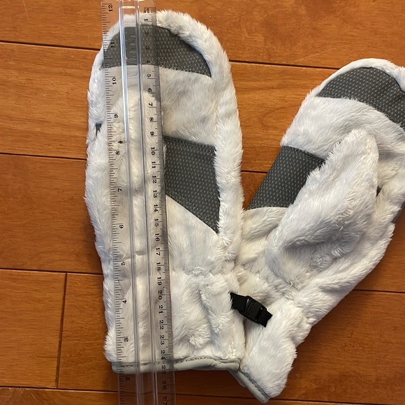 The North Face Fluffy Gloves - Picture 4 of 4